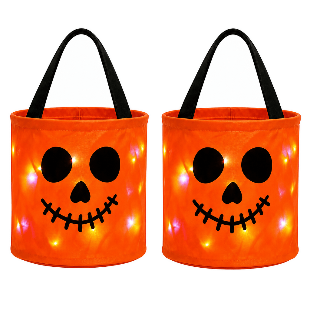 Enfant tenant un sac fantôme pour récolter des friandises à l’Halloween