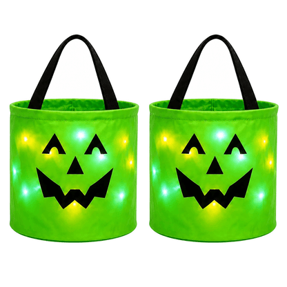 Détail du visage de fantôme sur le sac à bonbons lumineux