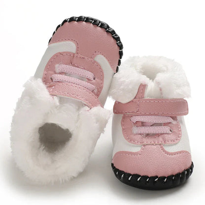 Bottillons pour bébé montrant la doublure douce en coton