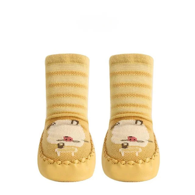 Détail des motifs animaliers sur les souliers-chaussettes